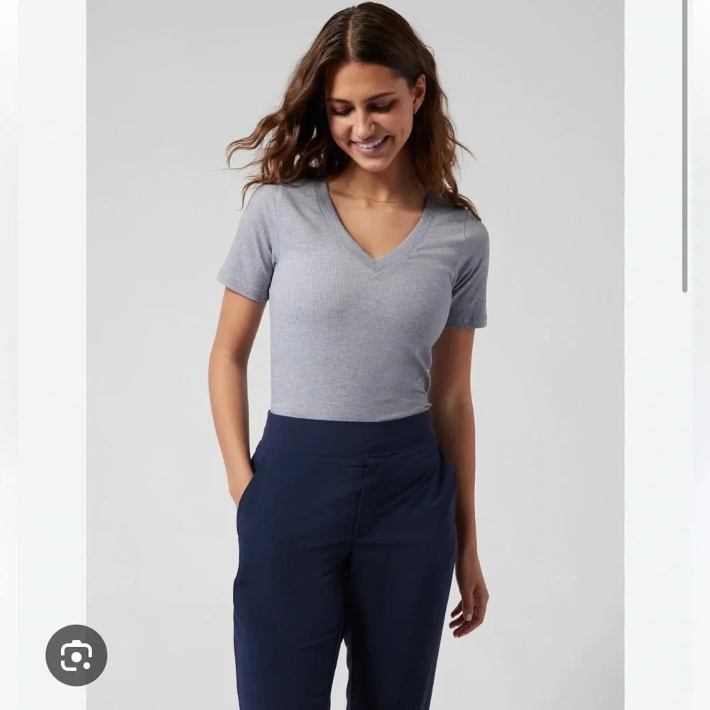 Athleta Renew seamless v neck tee tempest violet sz med